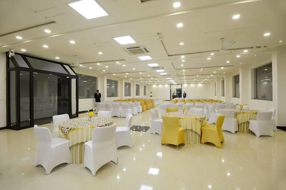Hotel Madhushrie Agra  Zewnętrze zdjęcie