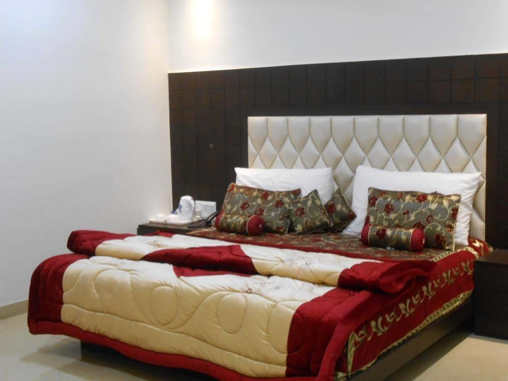 Hotel Madhushrie Agra  Zewnętrze zdjęcie