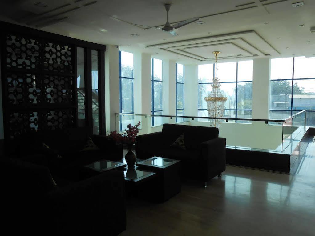 Hotel Madhushrie Agra  Zewnętrze zdjęcie