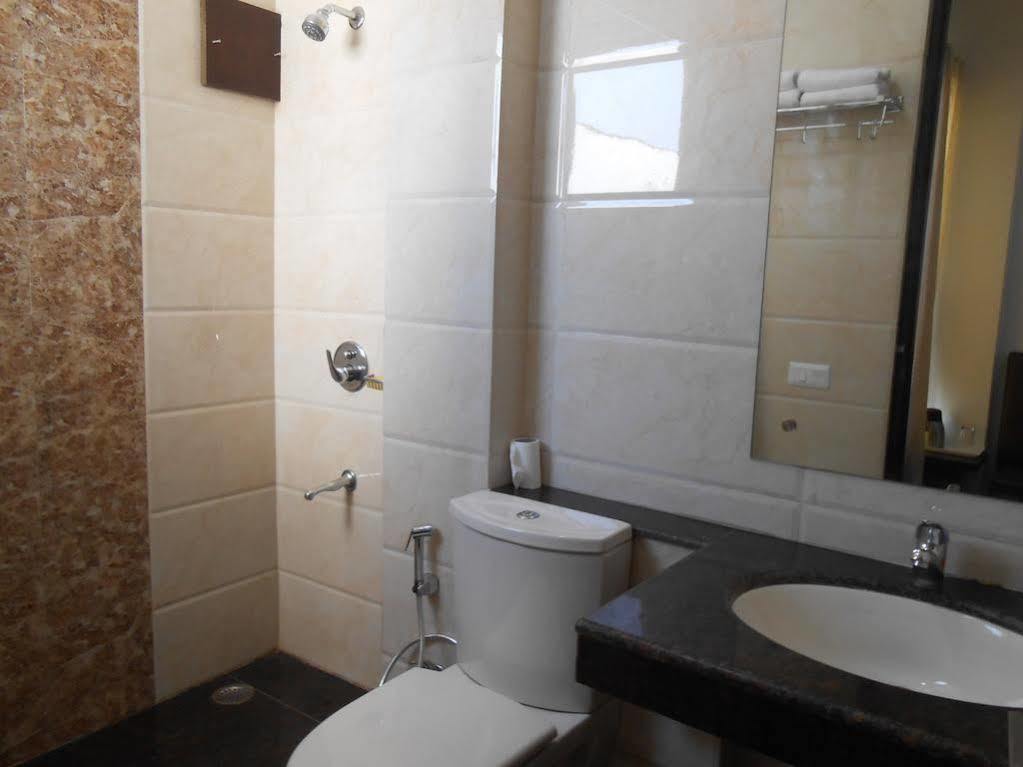 Hotel Madhushrie Agra  Zewnętrze zdjęcie