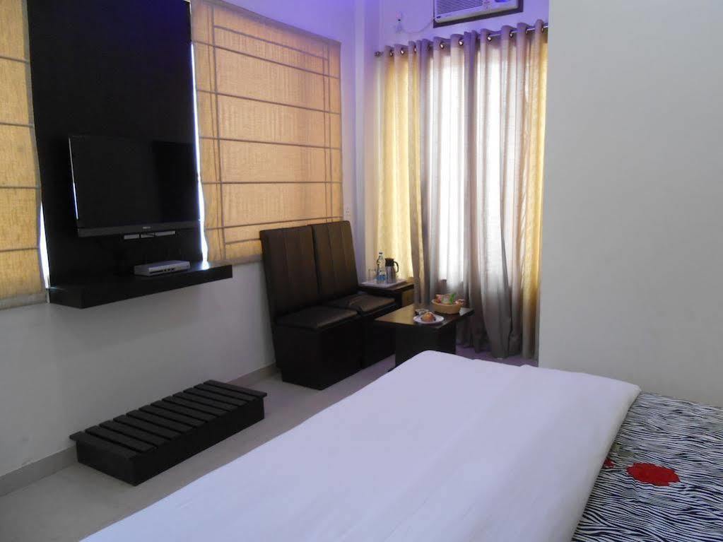 Hotel Madhushrie Agra  Zewnętrze zdjęcie