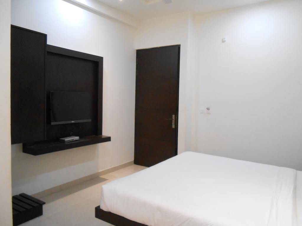 Hotel Madhushrie Agra  Zewnętrze zdjęcie