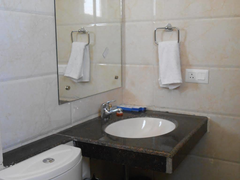 Hotel Madhushrie Agra  Zewnętrze zdjęcie
