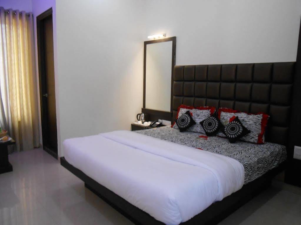 Hotel Madhushrie Agra  Zewnętrze zdjęcie