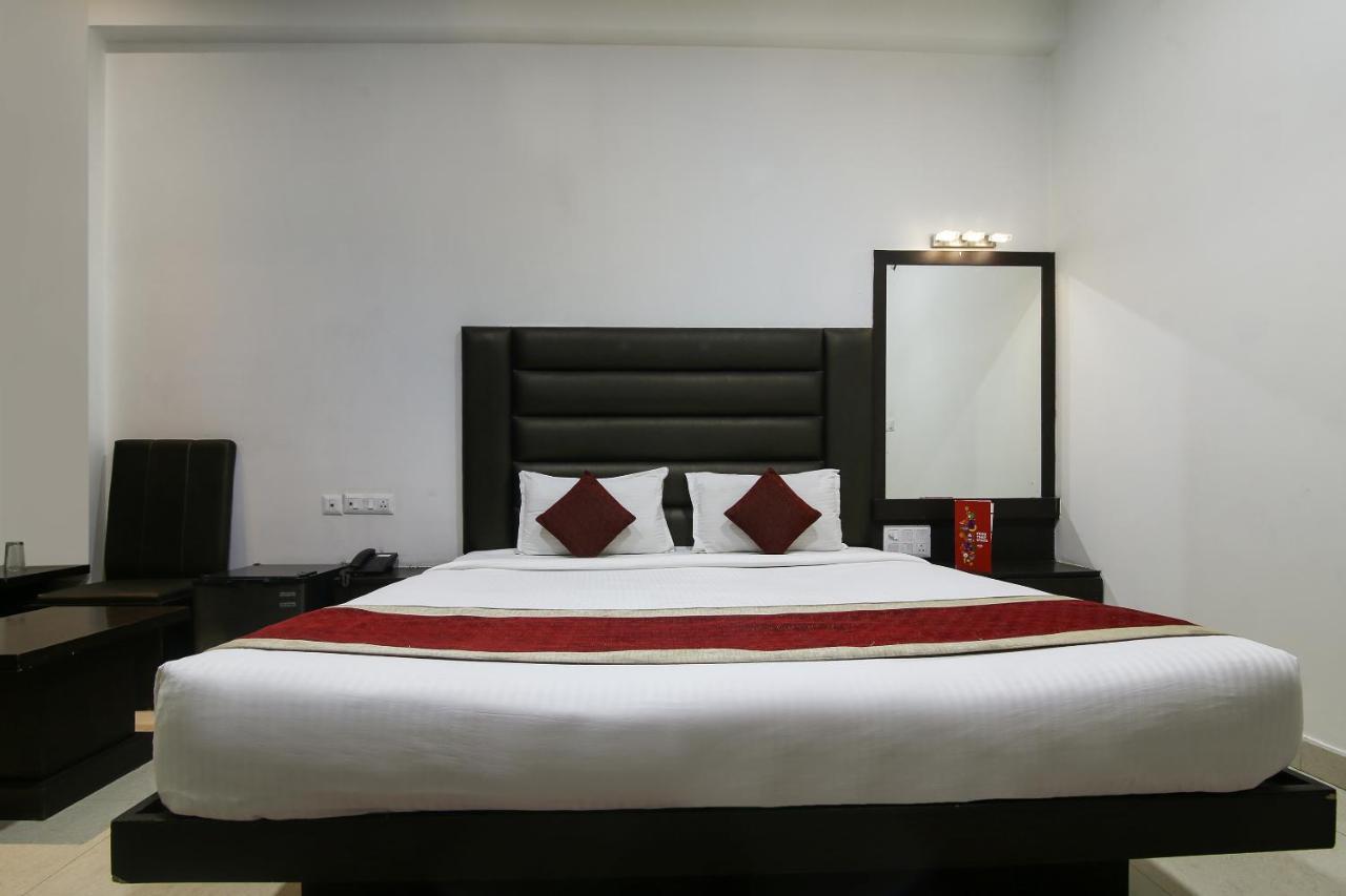 Hotel Madhushrie Agra  Zewnętrze zdjęcie